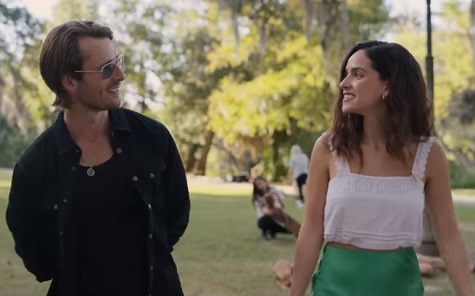 Glen Powell and Adria Arjona walk in Hit Man
